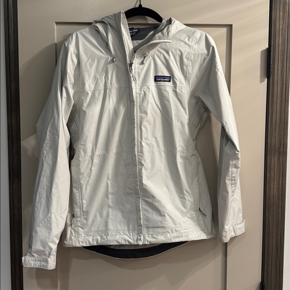 Patagonia Off-White Hooded wind breaker